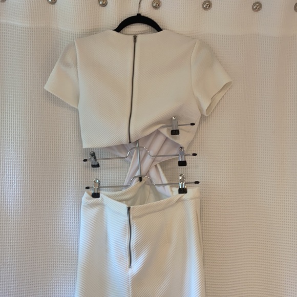 White romper - Picture 2 of 3